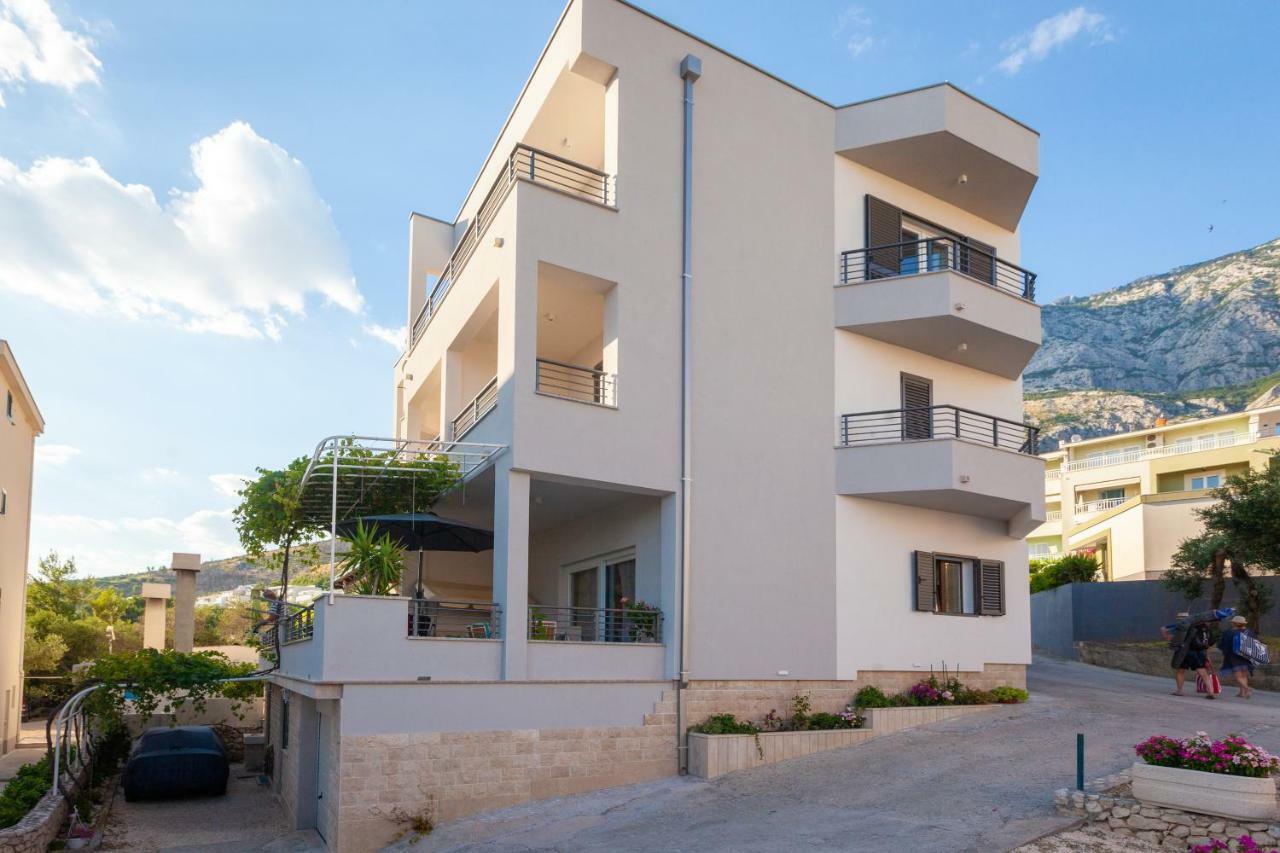 Ivmalu Apartments Tucepi Exterior photo